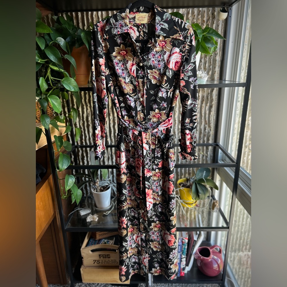 Vintage 70s Dark Floral Polyester Belted Maxi Dress Double Knit Size Small